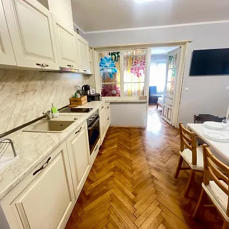 'golden Bird' Apartment, 2 Bedrooms, Super Apartmán Burgas City