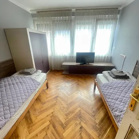 Apartmán 'golden Bird' Apartment, 2 Bedrooms, Super