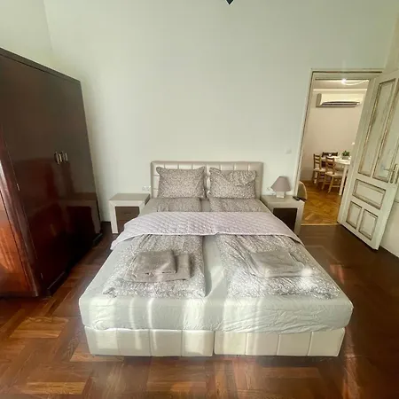 'golden Bird' Apartment, 2 Bedrooms, Super Apartmán *