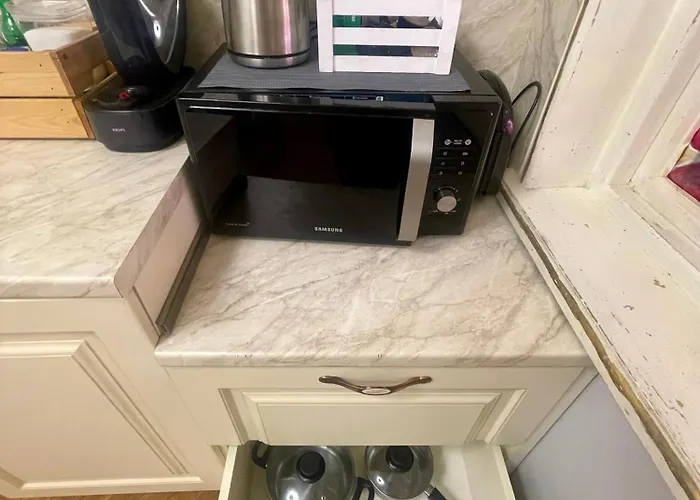 -golden Bird- Two Bedroom Apartment, Super *