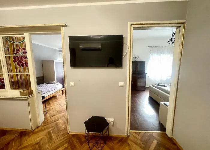 -golden Bird- Two Bedroom Apartment, Super *