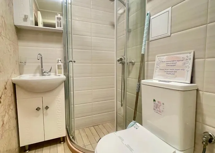 -golden Bird- Two Bedroom Apartment, Super *