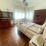 'golden Bird' Apartment, 2 Bedrooms, Super *