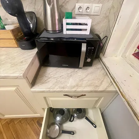 -golden Bird- Two Bedroom Apartment, Super Central, Free Parking Spot *