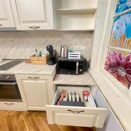 -golden Bird- Two Bedroom Apartment, Super Central, Free Parking Spot Appartement Burgas Stad