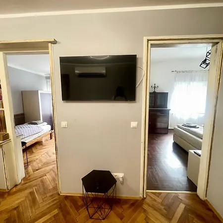 'golden Bird' Apartment, 2 Bedrooms, Super *