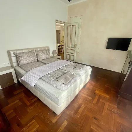 'golden Bird' Apartment, 2 Bedrooms, Super Διαμέρισμα Μπουργκάς