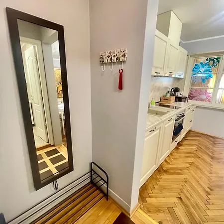 'golden Bird' Apartment, 2 Bedrooms, Super Μπουργκάς